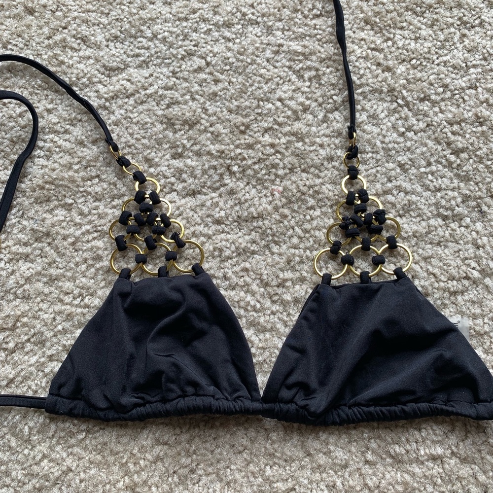 No tags but never worn Beach Bunny bikini top
